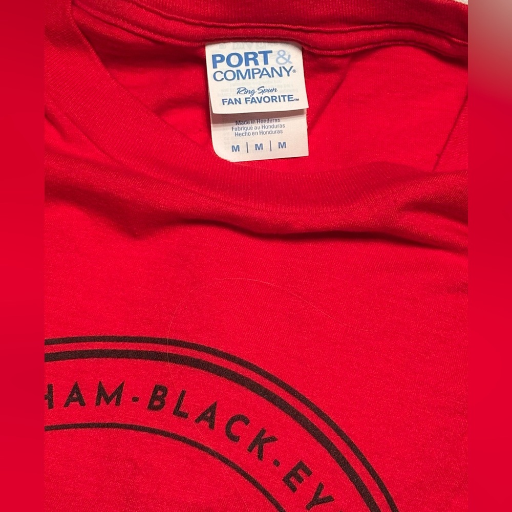 Mary Anne & Wanda’s Farm Fresh Red Tshirt Medium- From The Chicks song Earl NWOT - Picture 2 of 3
